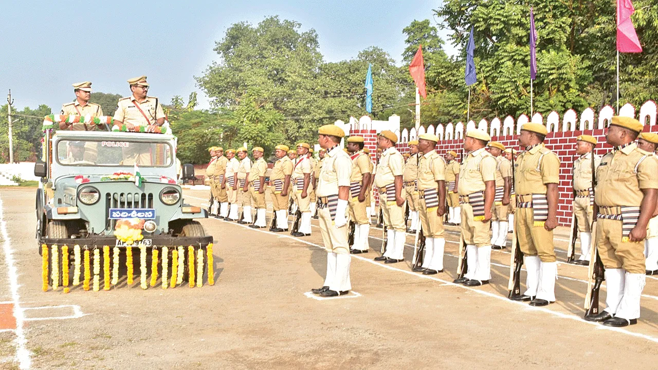  వారి సేవలు అనిర్వచనీయం 