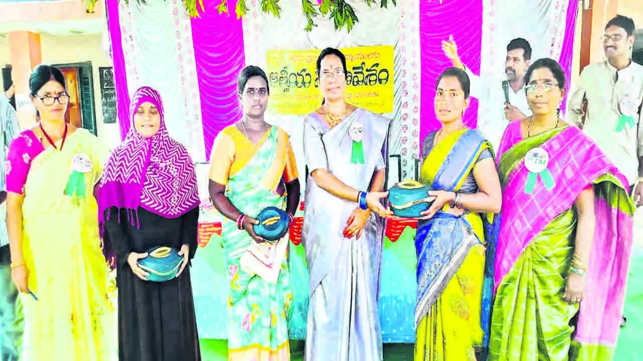 PARENTS MEETING:  పిల్లలను మంచి మార్గంలో నడిపించాలి