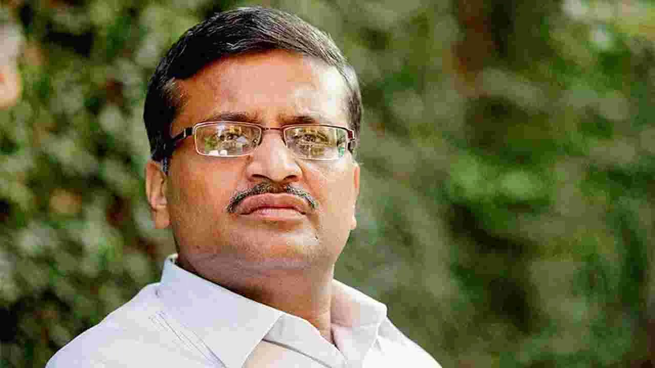 Ashok Khemka: ఇది కదా నిజాయితీ అంటే.. 33 ఏళ్లలో 57 పోస్టింగ్‌లు, విరమణ 5 నెలల ముందు మరోకటి