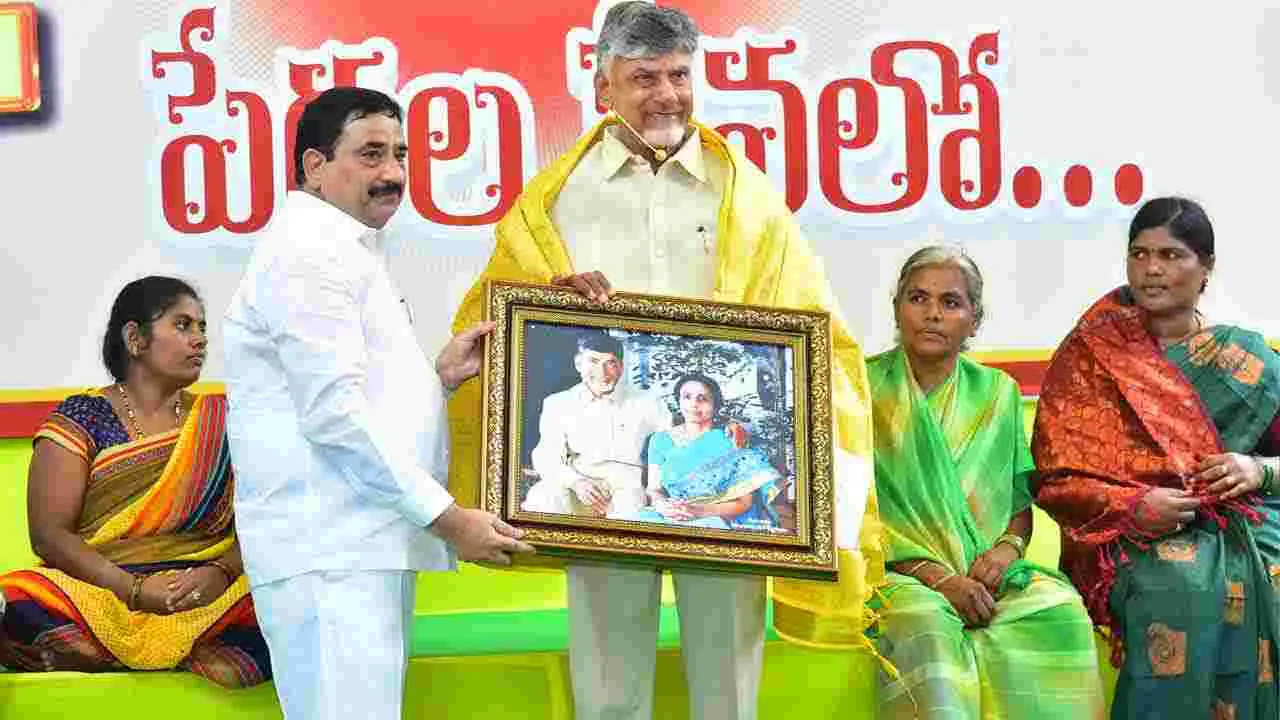   AP Pension: ఏపీలో ఒకరోజు ముందుగానే పెన్షన్.. లబ్ధిదారుల్లో ఆనందం 