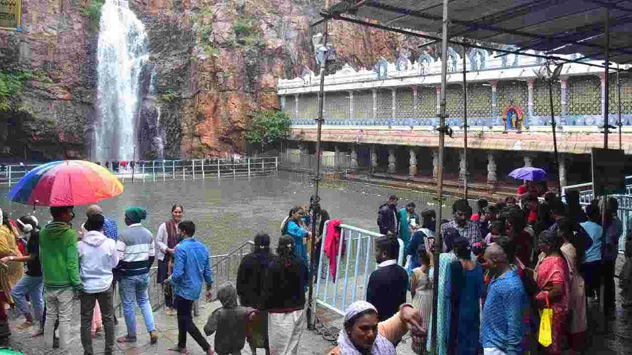 Fengal Cyclone: ఏపీలో ఫెంగల్ తుఫాను బీభత్సం.. ఈ జిల్లాల్లో భారీవర్షాలు ...