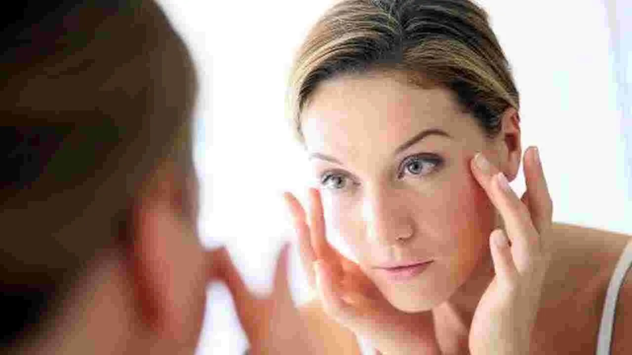 Skin Problems: చలికాలంలో చర్మం పగిలిపోతుందా.. అయితే ఈ చిట్కాలు ఫాలో అవ్వండి..