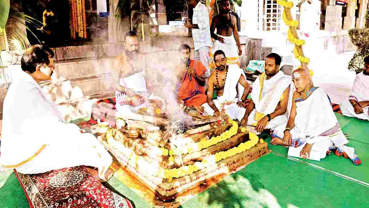  సుబ్రహ్మణ్య స్వామికి ప్రత్యేక పూజలు