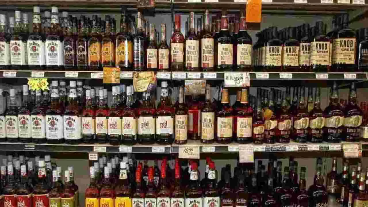 Alcohol Prices : మద్యం ధరలు పెంచేది లేదు! 