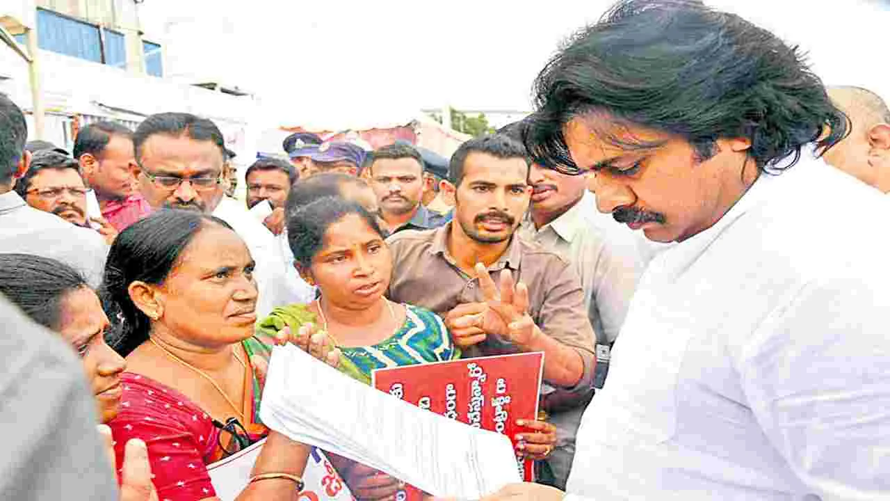 Outsourcing Teachers : పీఆర్సీ అమలుకు గిరిజన లెక్చరర్ల విజ్ఞప్తి