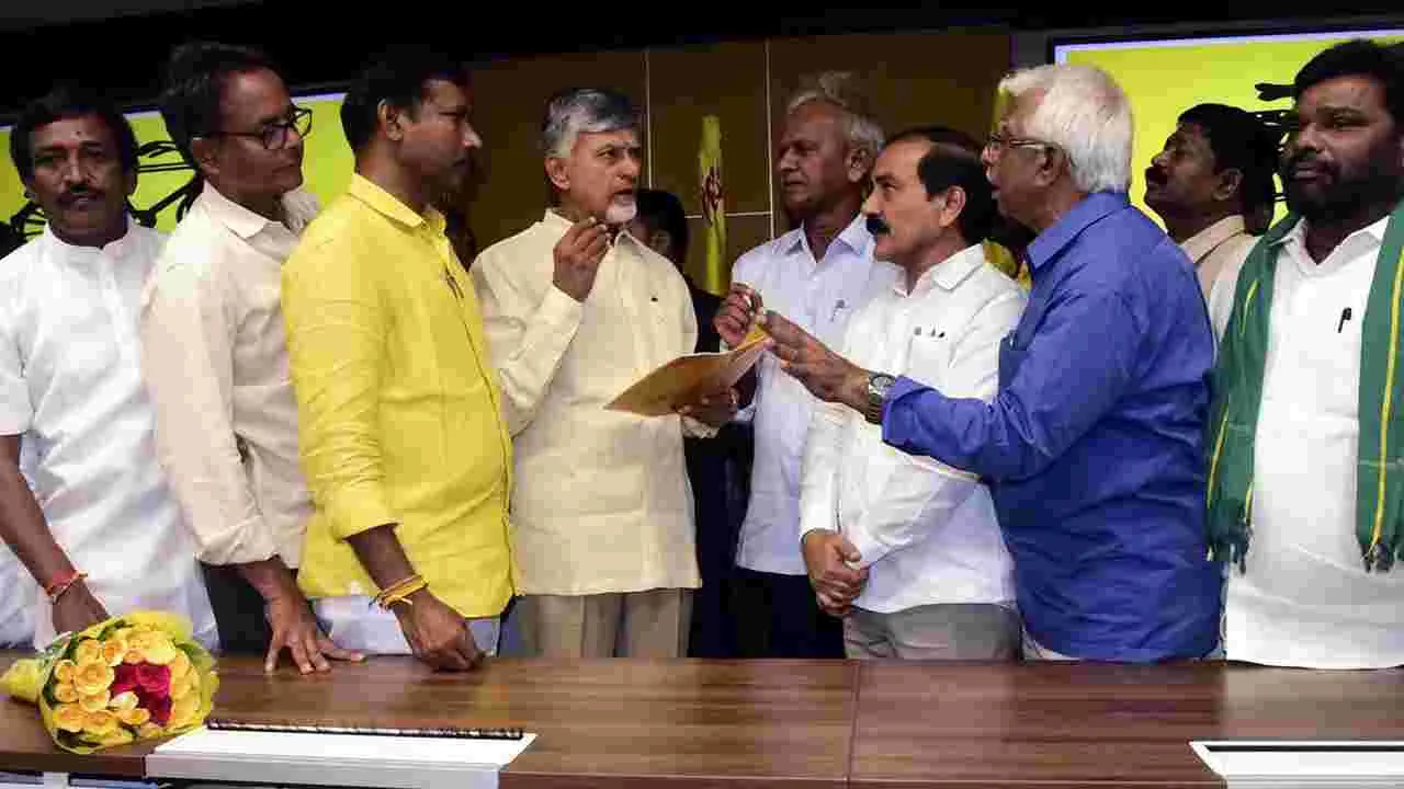 TDP Grievance Cell : భూ సమస్యలపై ఫిర్యాదుల వెల్లువ