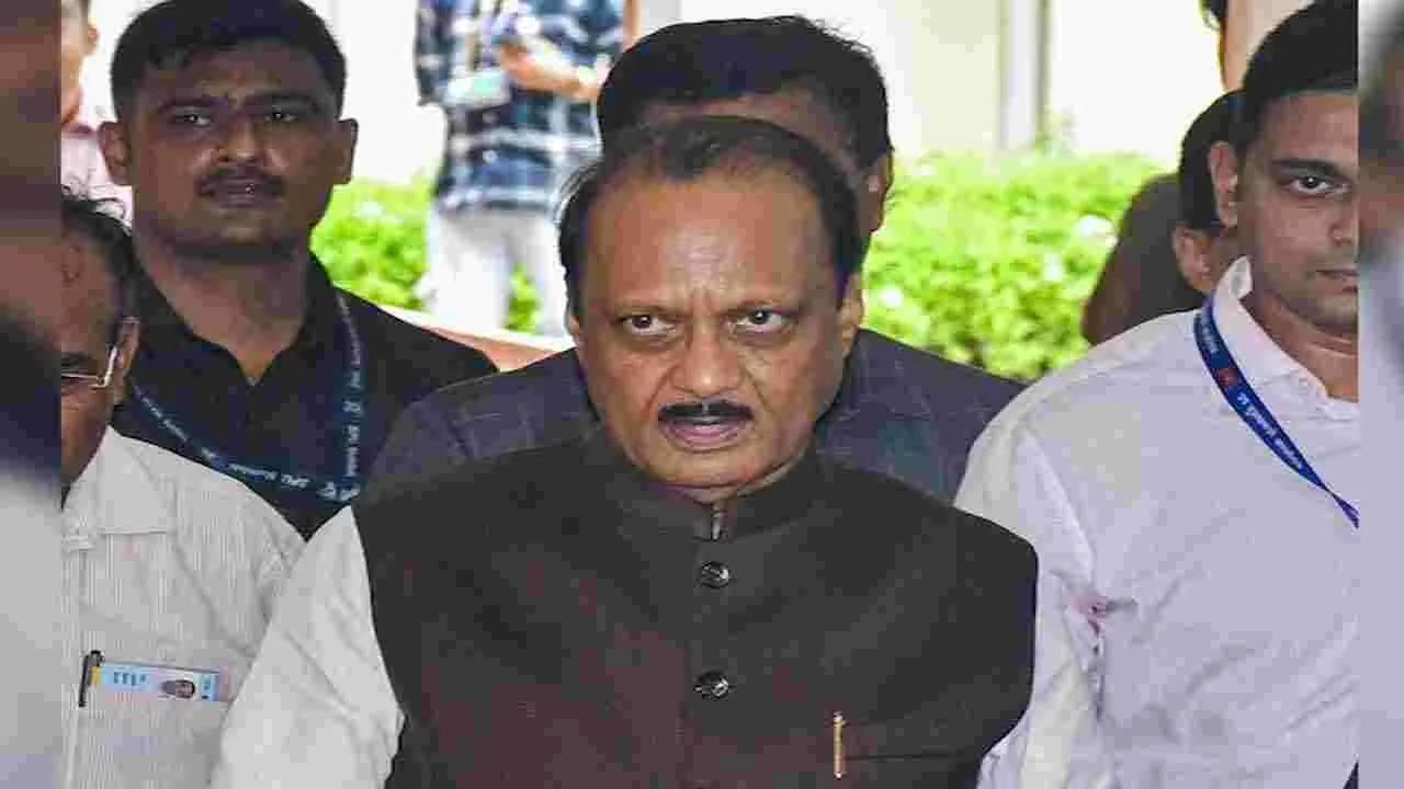 Ajit Pawar: పది రోజులుగా ఉత్కంఠ.. ఢిల్లీకి అజిత్ పవార్