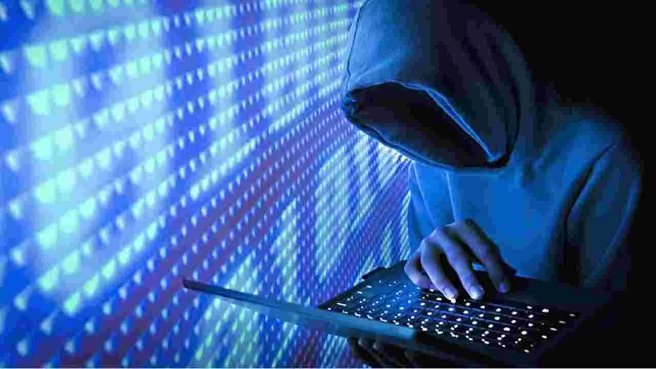 Cyber ​​criminals: ఫ్రీ క్రెడిట్‌ కార్డు ఇస్తామంటూ దోపిడీ