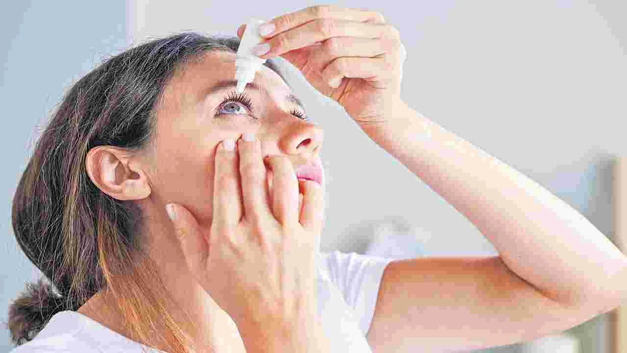 Dry Eyes : కళ్లు పొడిబారుతున్నాయా?