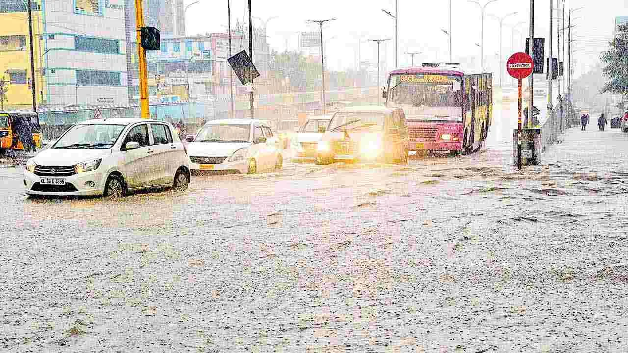 Fengal Cyclone : చెన్నై జలదిగ్బంధం