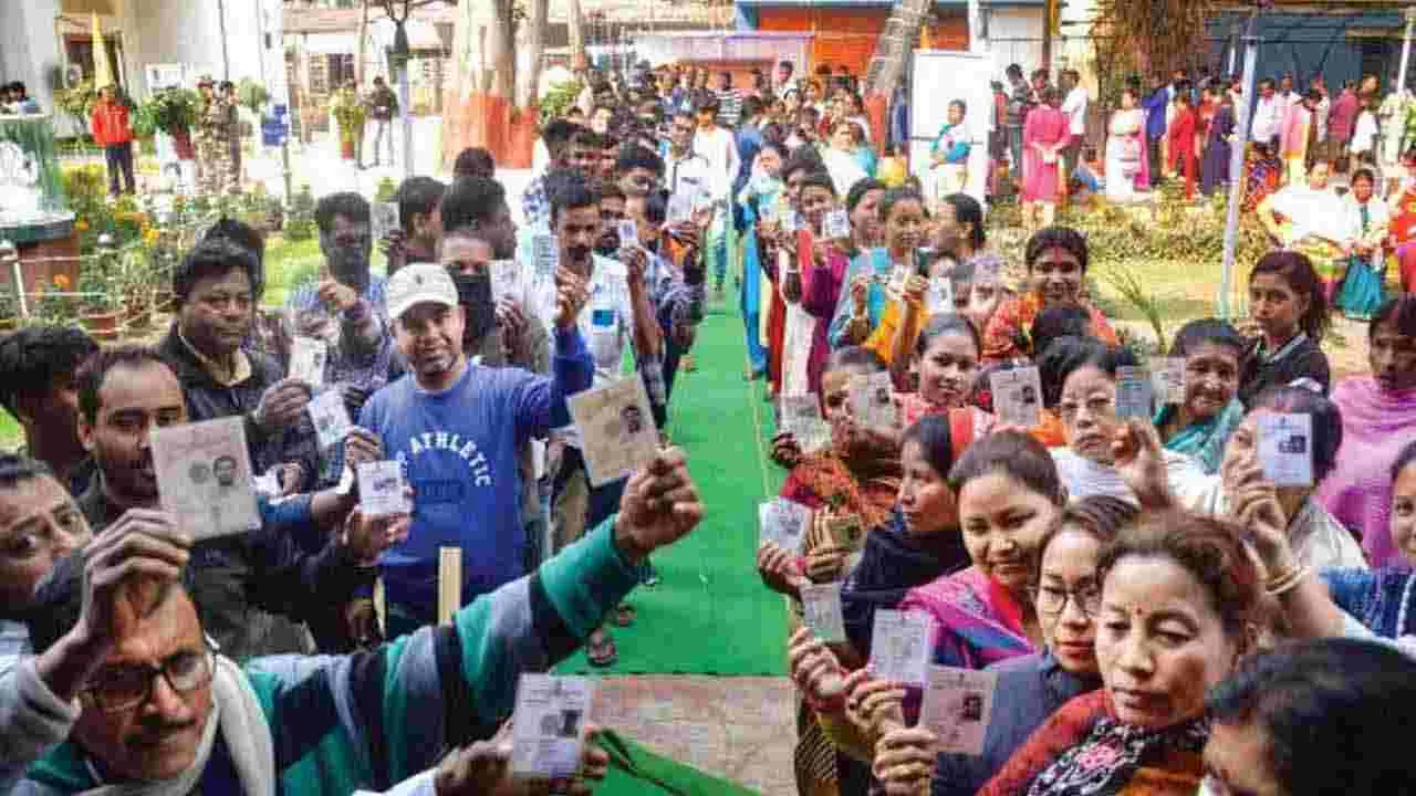 బూత్‌ల్లో ఓటర్ల సంఖ్య పెంపుపై వివరణ ఇవ్వండి