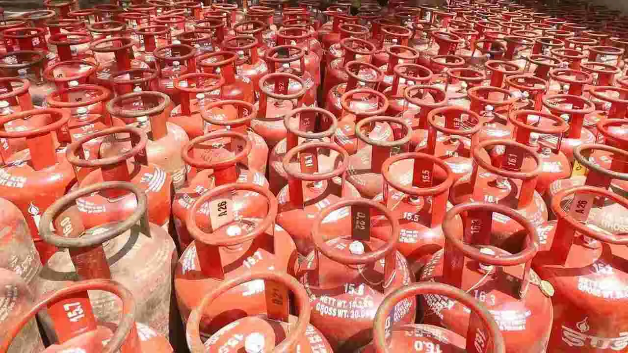 LPG Price Hike: షాకింగ్ న్యూస్.. పెరిగిన LPG గ్యాస్ ధరలు