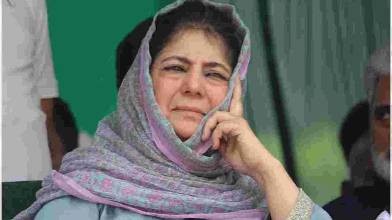 Mehbooba Mufti: బంగ్లా, భారత్ మధ్య తేడా లేదు.. మెహబూబా ముఫ్తీ వివాదాస్పద వ్యాఖ్యలు