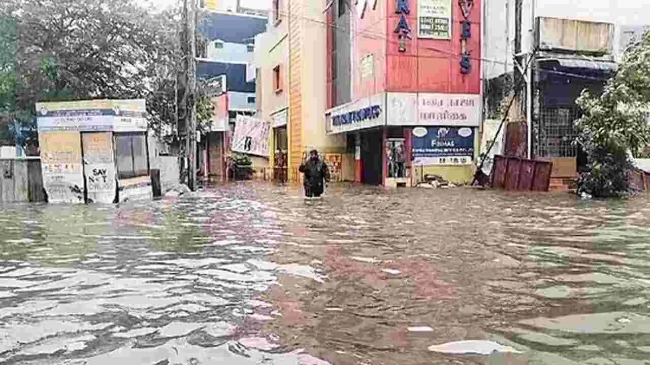 Heavy Raind: చెన్నై నగరాన్ని ముంచెత్తిన ‘ఫెంగల్’..