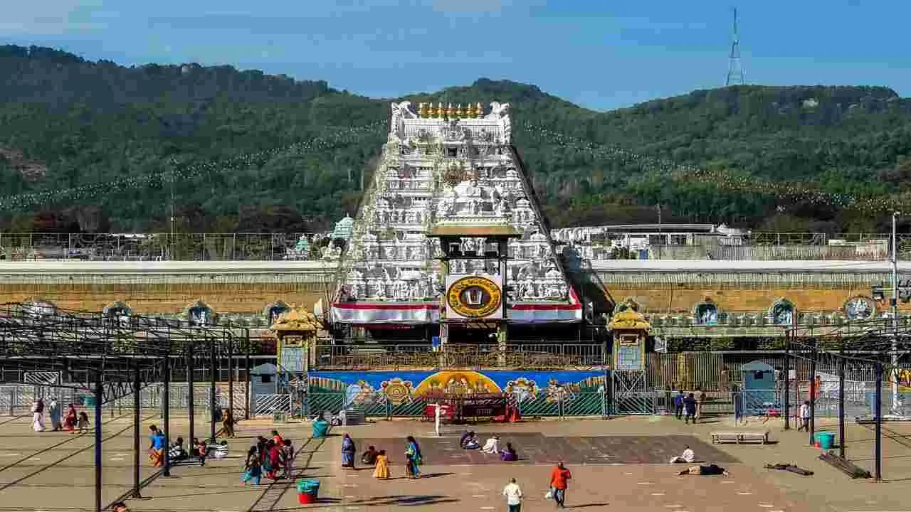 Tirumala: అలిపిరిలో తనిఖీల వైఫల్యం.. అన్యమత వ్యాఖ్యలతో తిరుమలకు వచ్చిన కారు