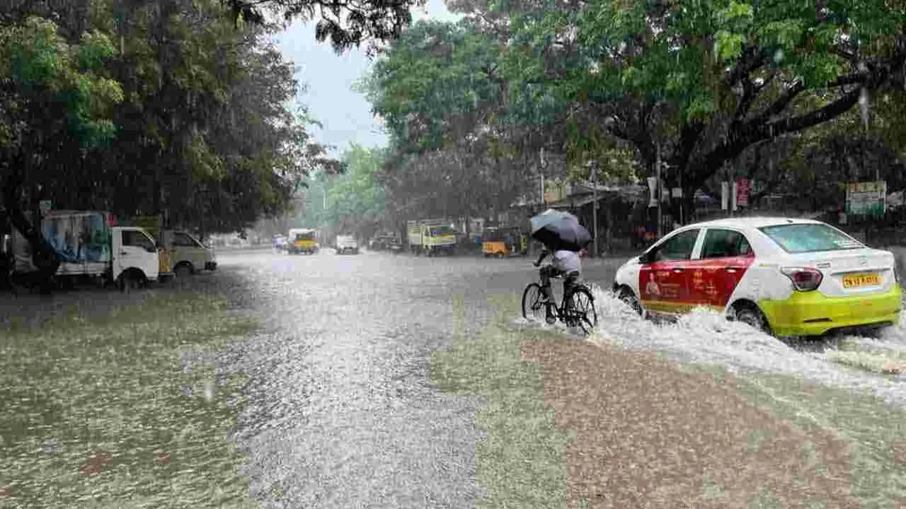 Rains: వాయుగుండం ఎఫెక్ట్‌.. చెన్నైలో భారీ వర్షం