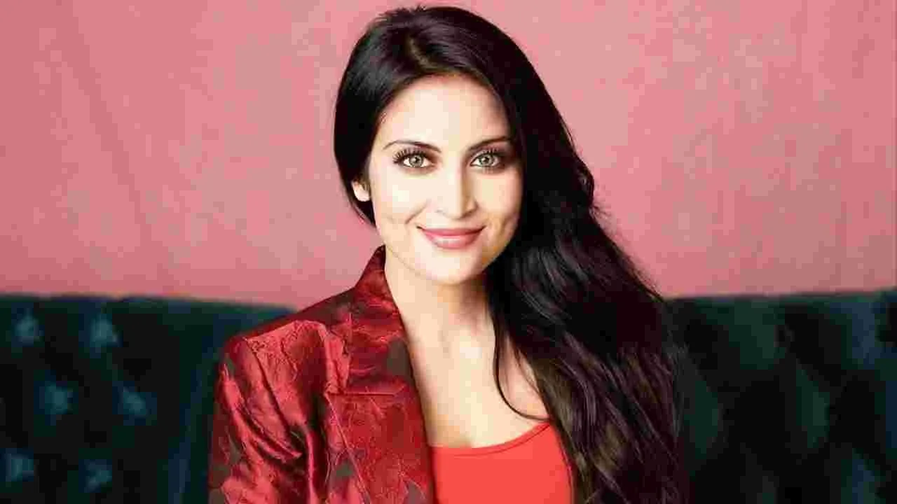 నటి కాదంబరీ జత్వానీ కేసులో కీలక పరిణామం