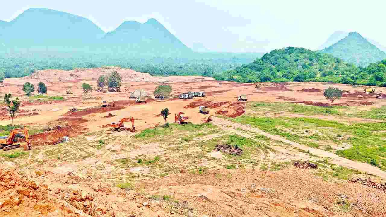 Land Grabbing : వైసీపీ హయాంలో స్వాహా పర్వం