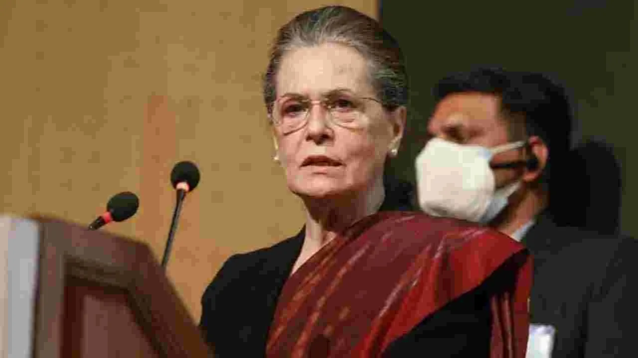 Sonia Gandhi: సోనియాగాంధీ-జార్జి సోరోస్ సంబంధాలపై బీజేపీ సంచలన ఆరోపణ  