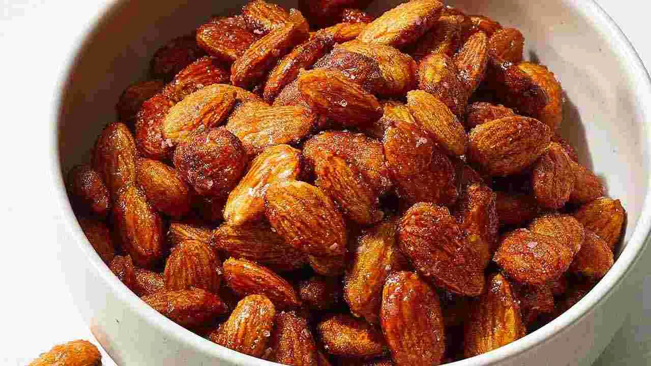 కాల్చిన బాదం తింటే.. ఈ చర్మ సమస్యలకు చెక్‌..