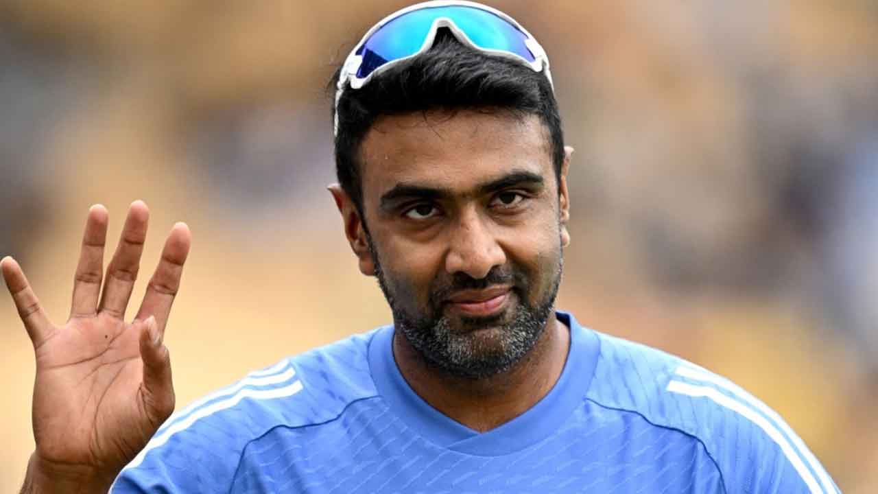 కోహ్లీని పట్టుకొని ఏడ్చేసిన అశ్విన్!