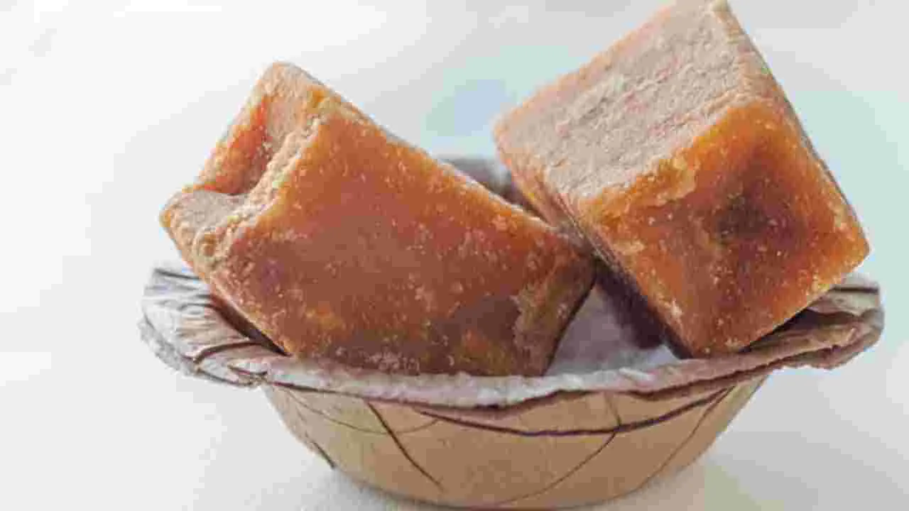 బెల్లం ఎక్కువగా తింటే ఈ సమస్యలు వస్తాయి..