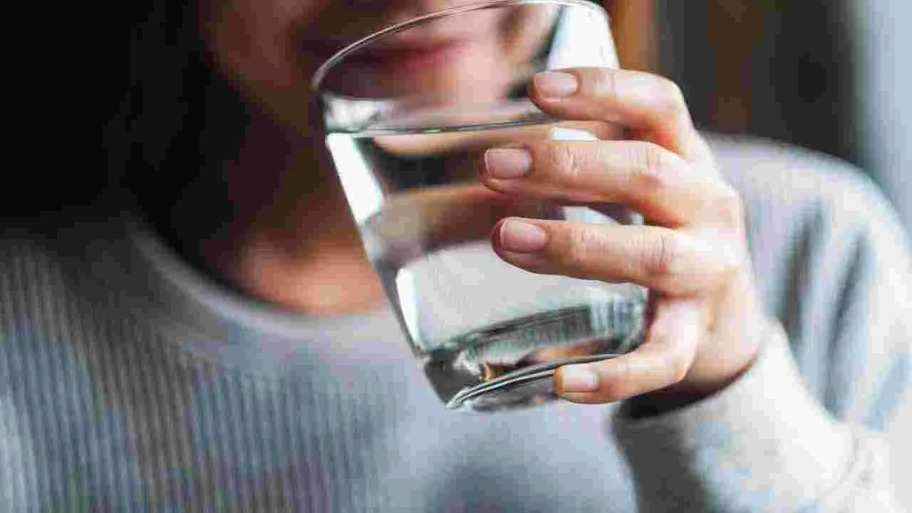 ఉదయాన్నే ఖాళీ కడుపుతో ఉప్పునీరు తాగితే ఇన్ని లాభాలా..