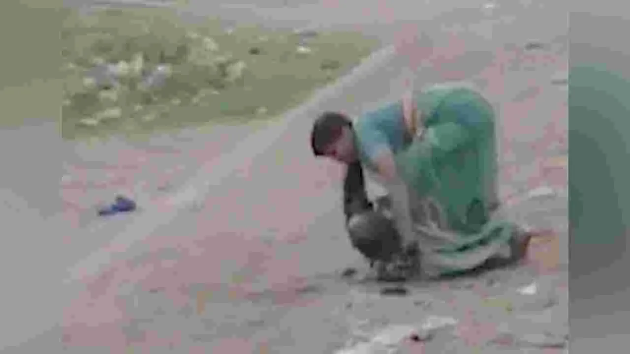 Bapatla: కర్రతో చితక్కొట్టి.. ఆపై ఉరివేసి