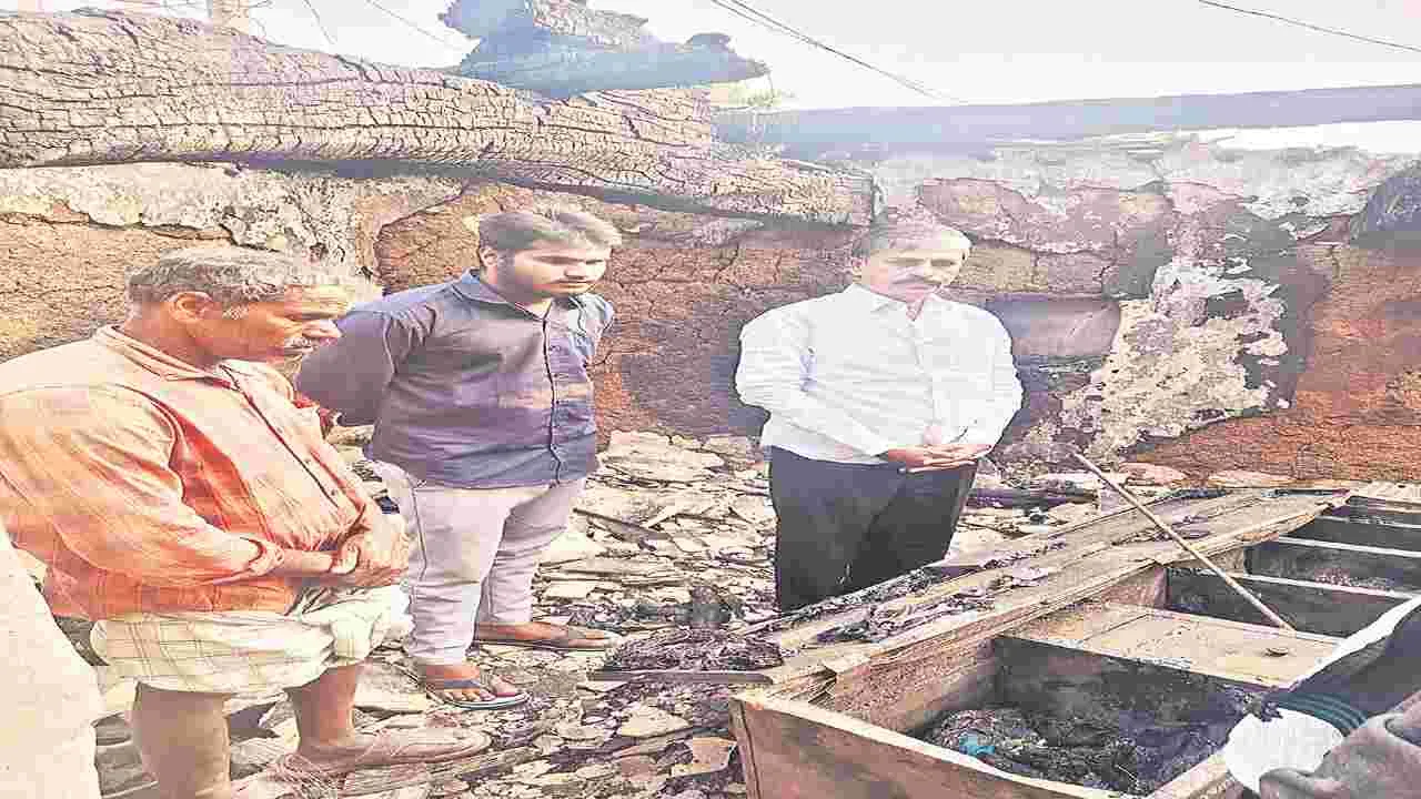 నాగారంలో రెండిళ్లు దగ్ధం