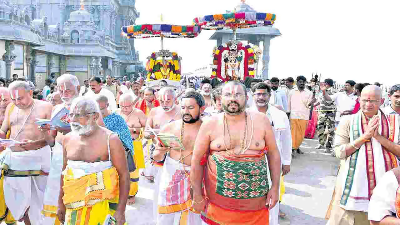 శాస్త్రోక్తంగా అధ్యయనోత్సవాలు