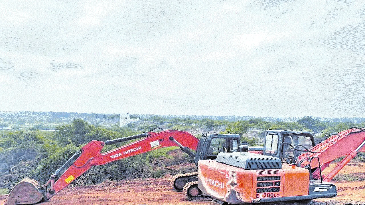 పెయ్యలతిప్పను తవ్వేస్తున్నారు!