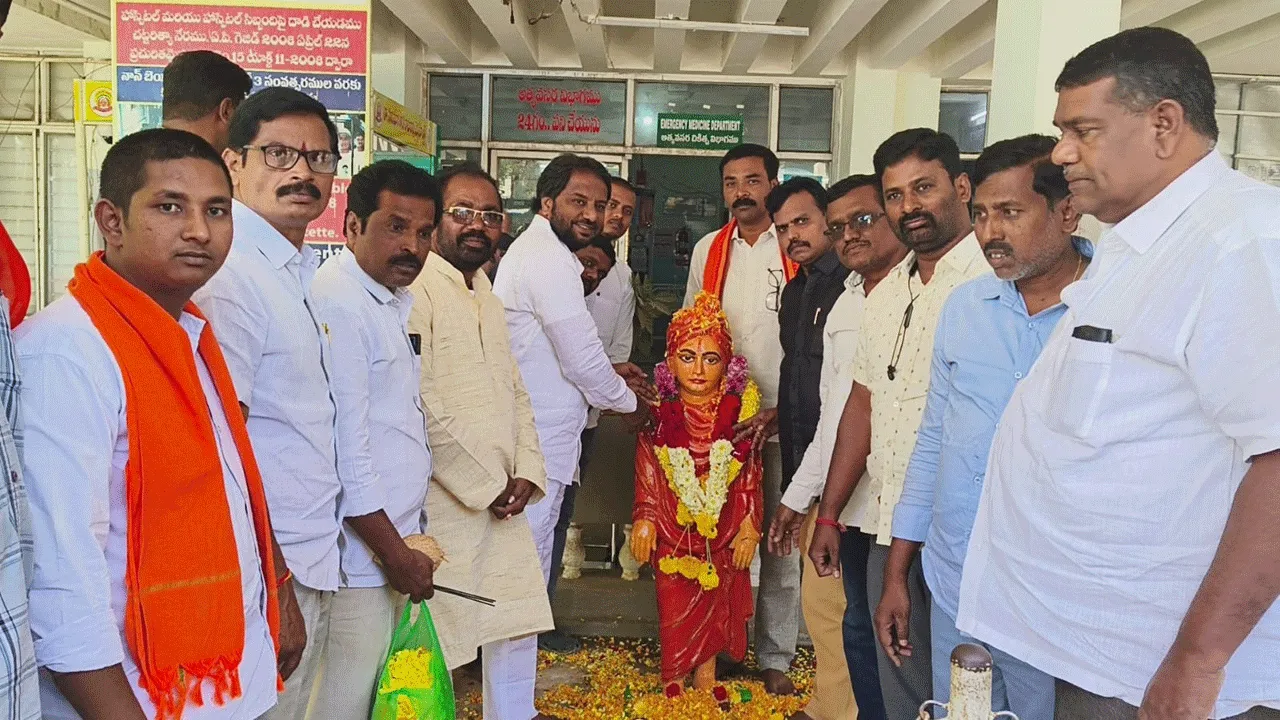 స్వామి వివేకానంద యువతకు ఆదర్శం