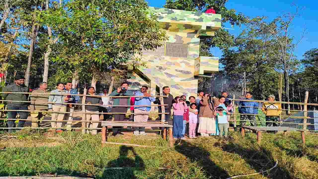 అటవీ ప్రాంతంలో పర్యాటకుల సందడి 