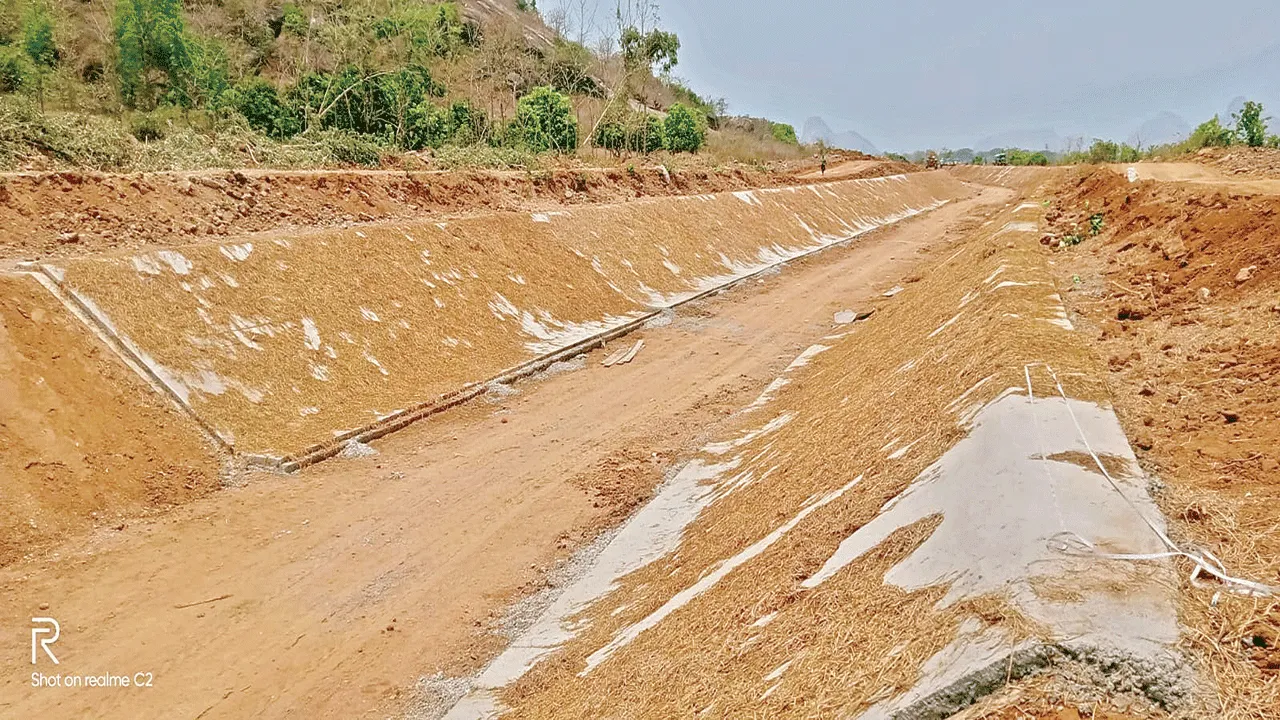 irrigation: ఆగిన ప్రాజెక్టులు.. సాగునీటికి ఇబ్బందులు