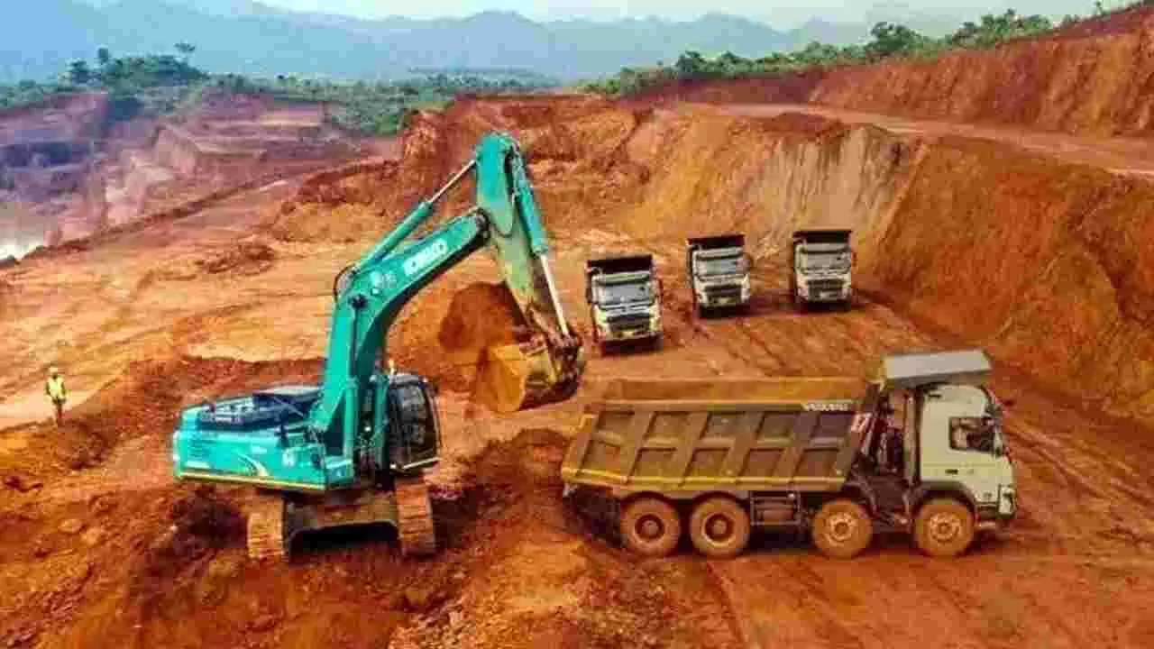 Eluru: ‘బెకెమ్‌’ మట్టి దందా!