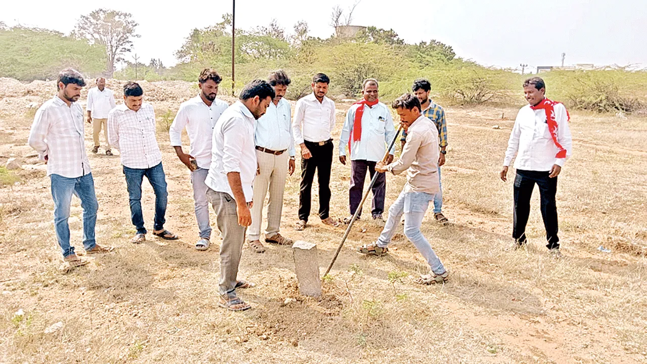 చెరువును అక్రమిస్తే చర్యలు