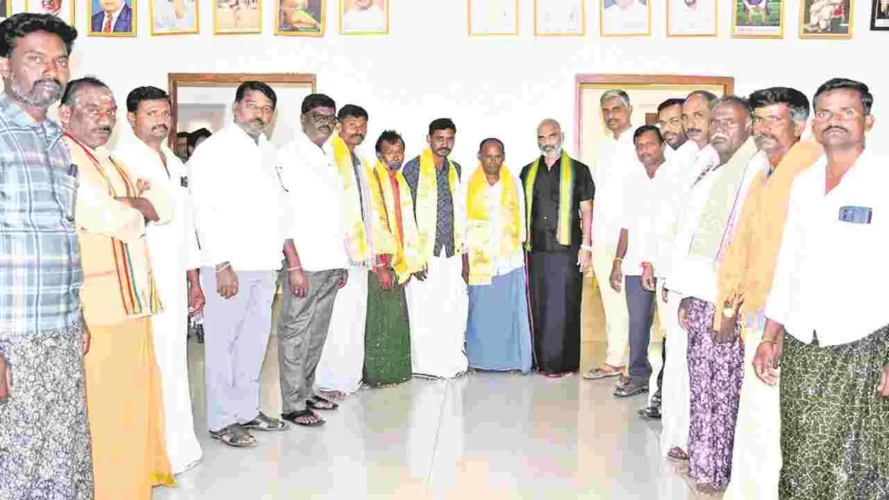 Joining TDP టీడీపీలోకి నాలుగు కుటుంబాల చేరిక