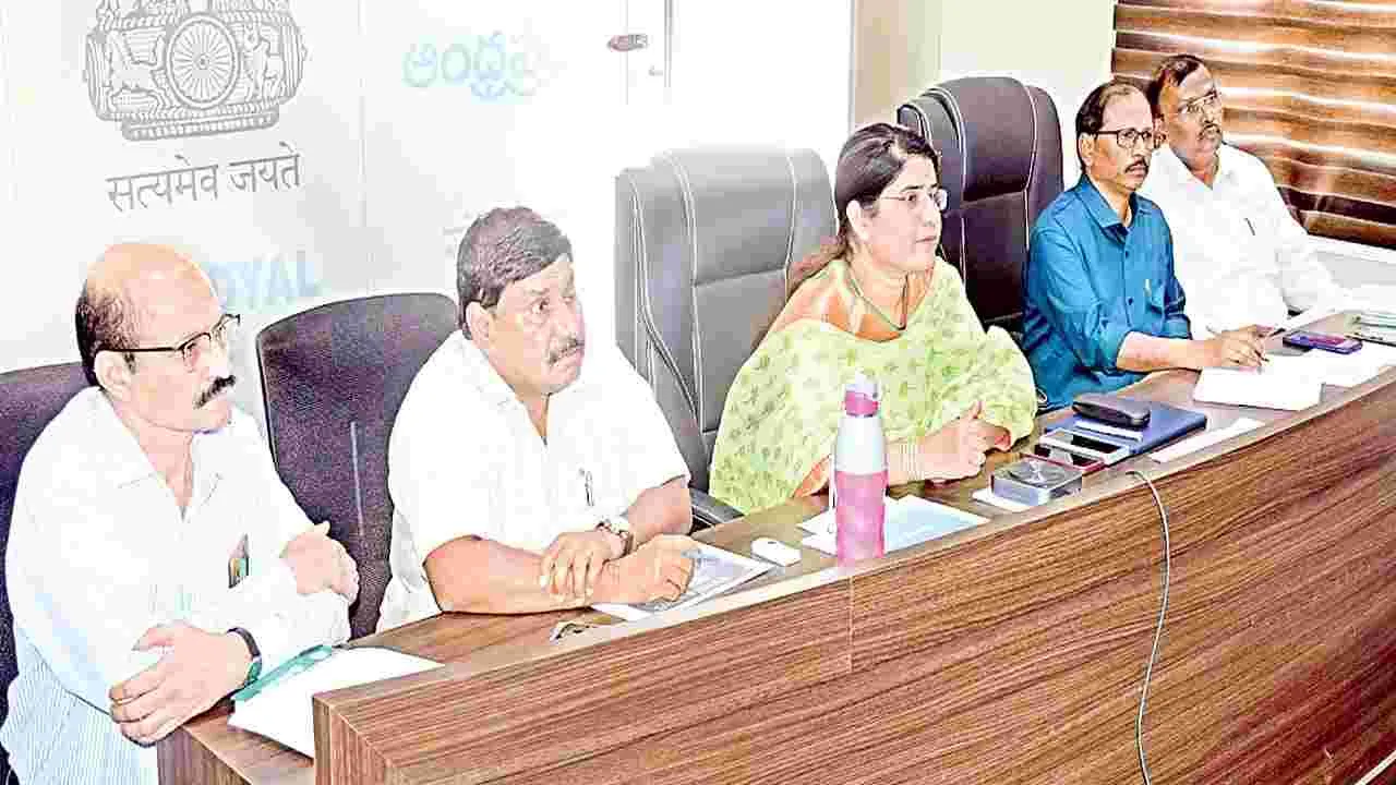 ఉపాధి పనులు కల్పించండి