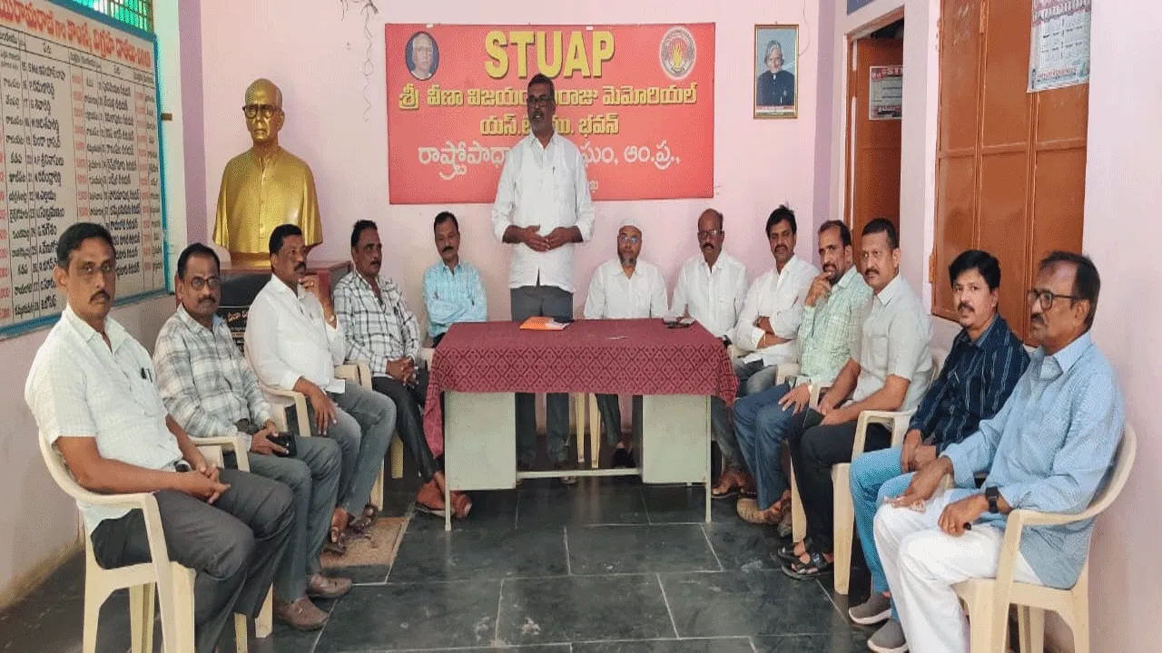 ఎన్నికల హామీలను నిలబెట్టుకోకుంటే ఉద్యమం