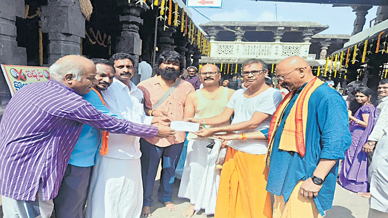 భీమేశ్వరస్వామి నిత్యాన్నదానానికి లక్ష విరాళం