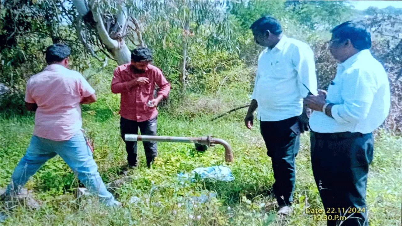 సీజ్ చేసిన బోరు ఓపెన