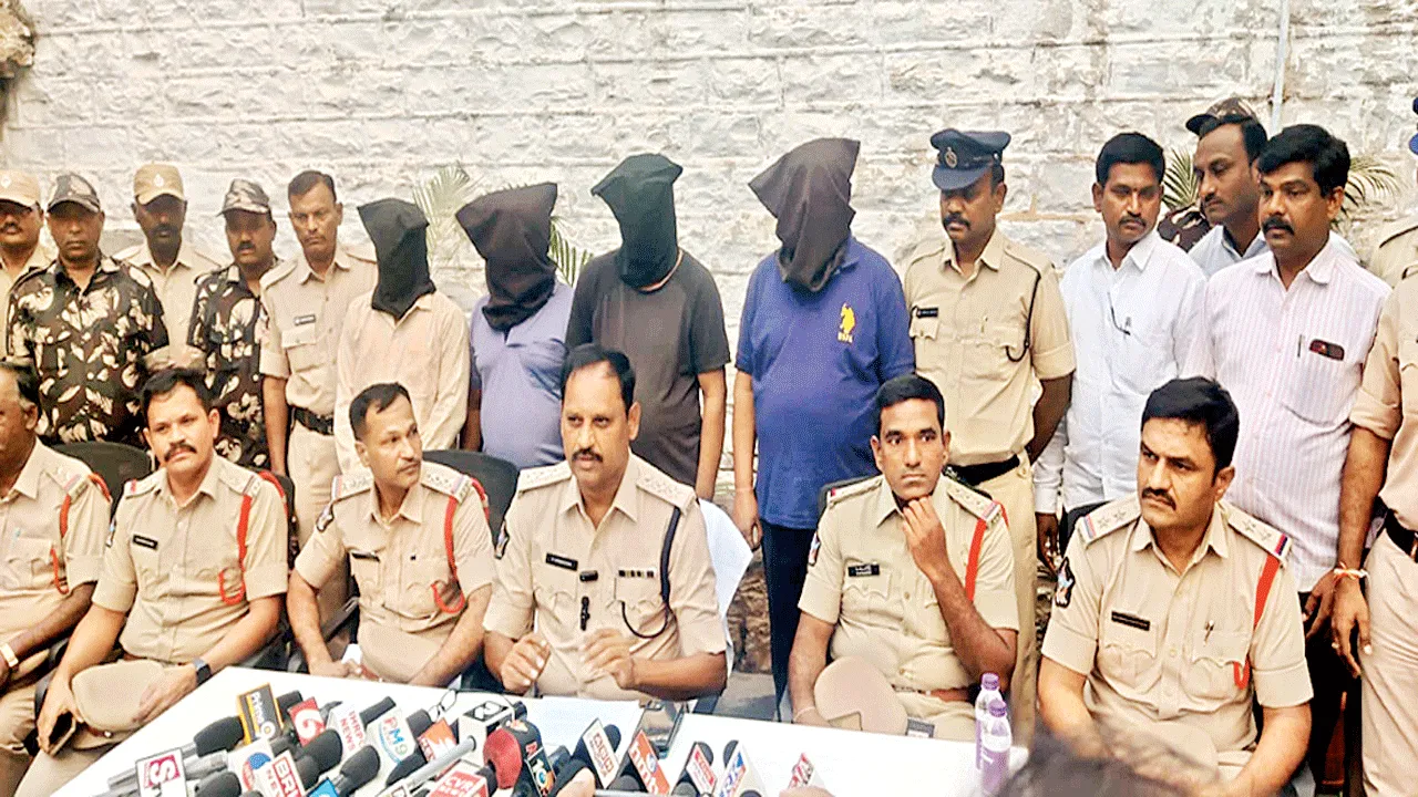 నిందితుల అరెస్టు