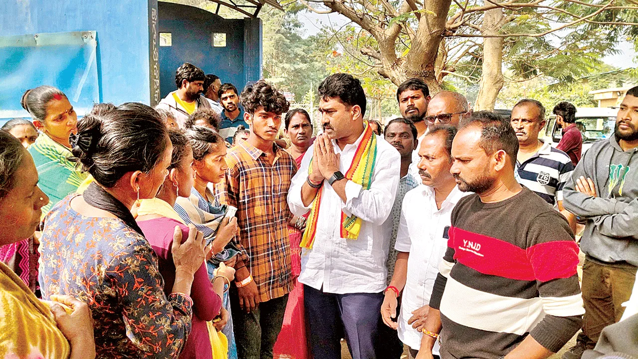 మత్స్యకార కుటుంబాన్ని ఆదుకుంటాం: శంకర్