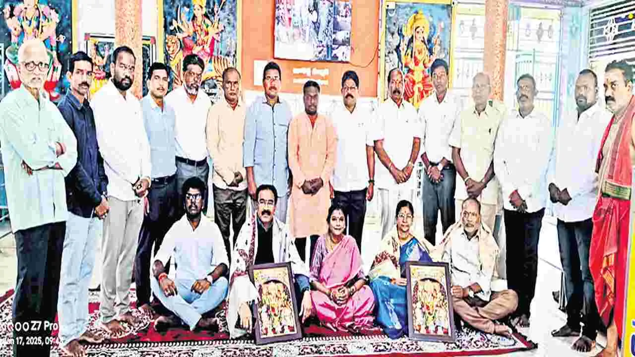 మోదకొండమ్మను దర్శించుకున్న తమిళనాడు స్పెషల్ చీఫ్ సెక్రటరీ