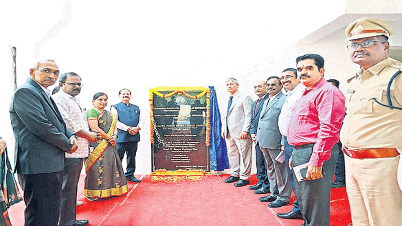 లా వర్సిటీలో హైకోర్టు సీజే