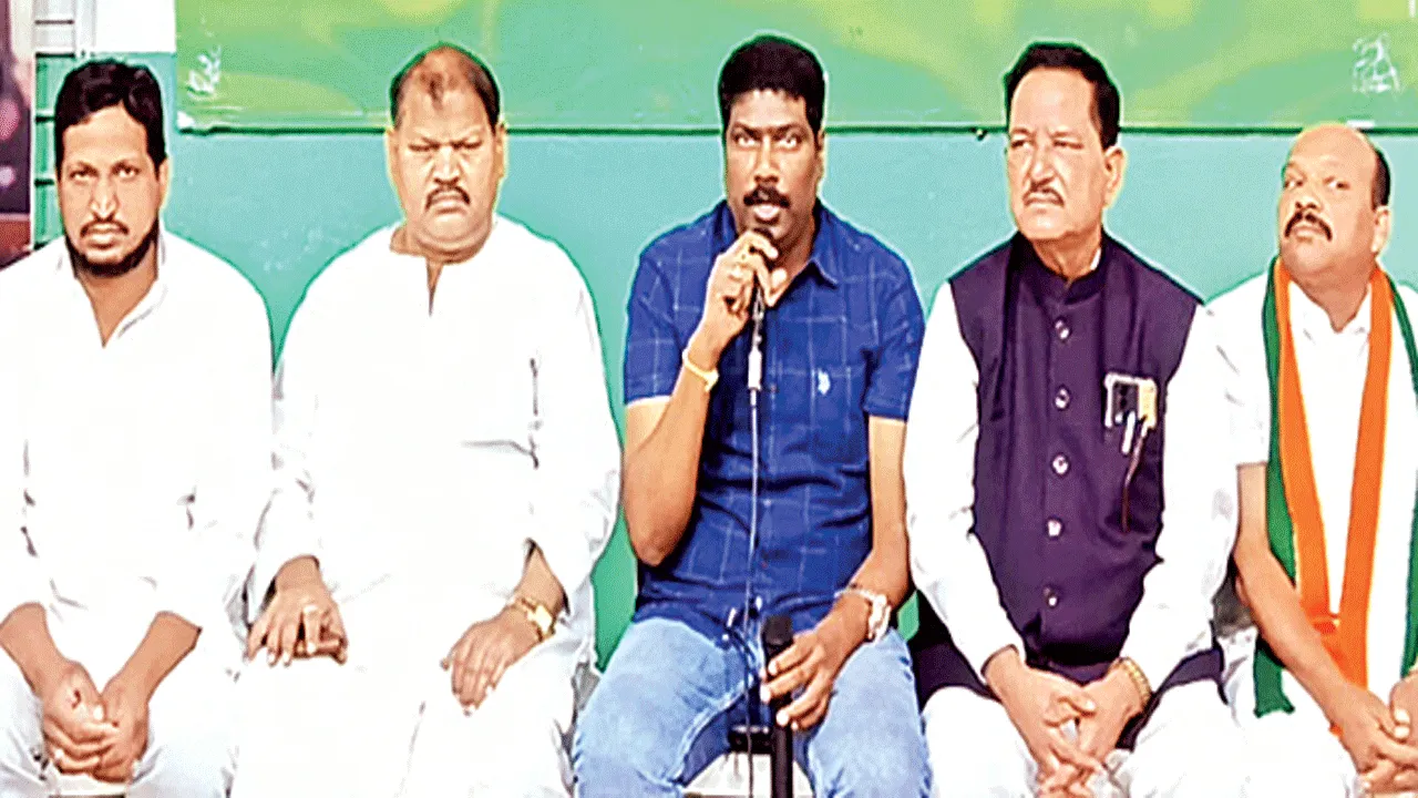 పాదయాత్రను విజయవంతం చేయండి