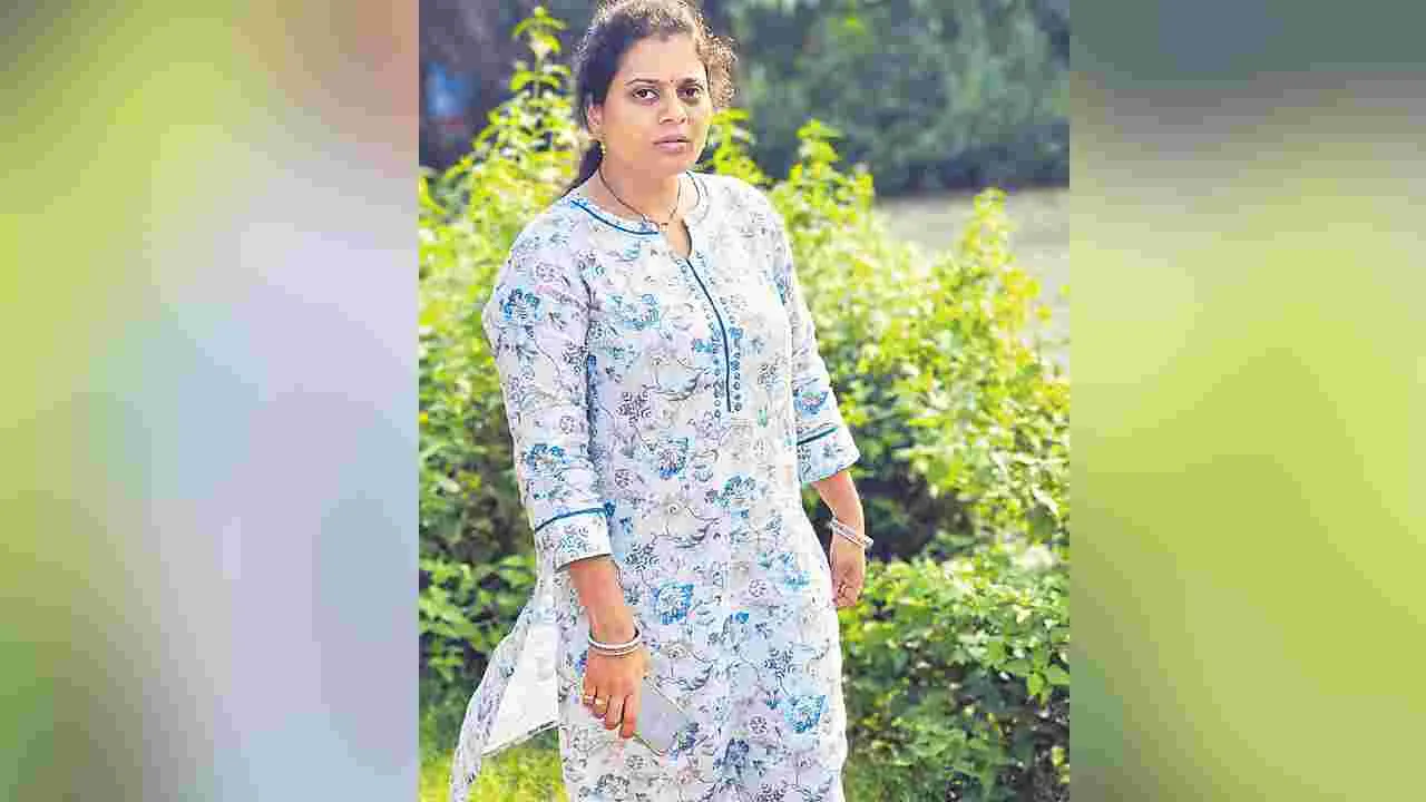 మాజీ బ్యాంక్‌ మేనేజర్‌ ఉరఫ్‌  లేడీ రౌడీ షీటర్‌