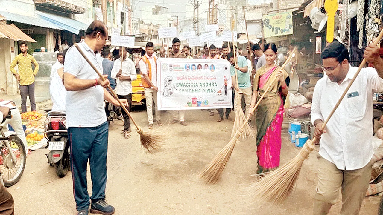 పరిసరాలను శుభ్రంగా ఉంచుకోవాలి