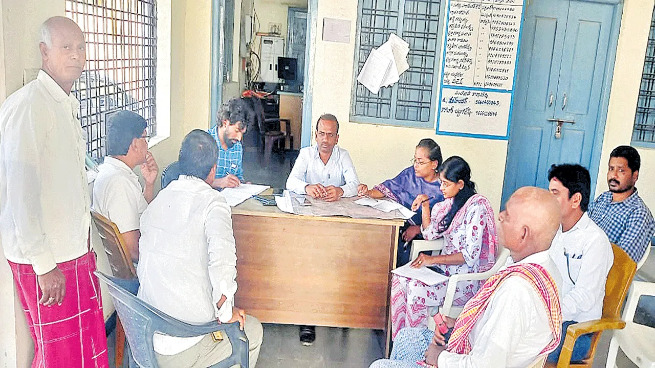 అర్హులందరికీ రేషన్కార్డులు అందిస్తాం