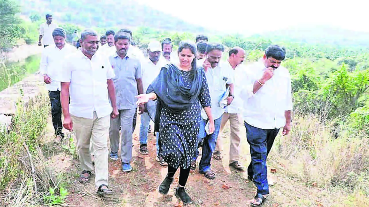 MLA: చివరి ఆయకట్టు వరకు సాగునీరందిస్తాం